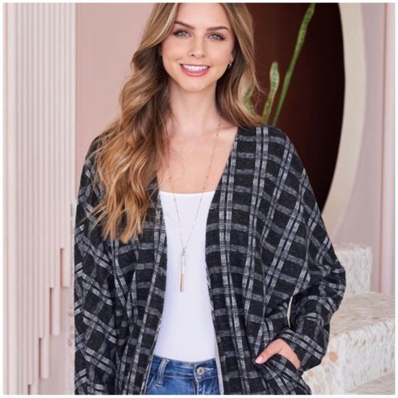 NEW Black Plaid Round Hem Cardigan with Pockets - Picture 5 of 5